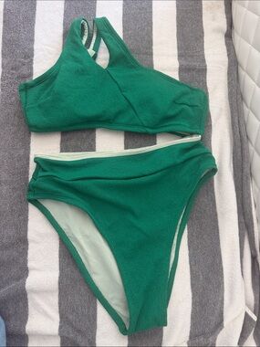 High-Waist Green Textured Bikini Set - Women's Swim